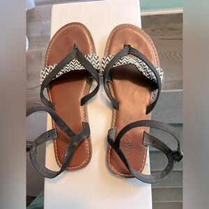 Toms sandals size 8